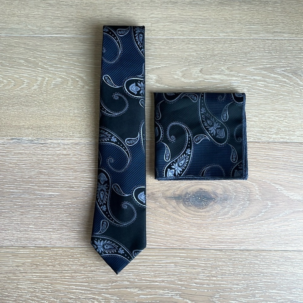 Paisley Print Tie and Pocket Square Set